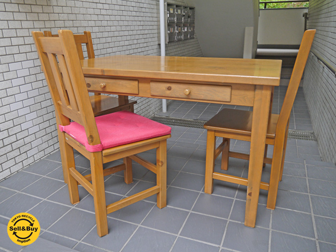 味わい深いアンティーク加工の家具～ アンファン ダイニングテーブル