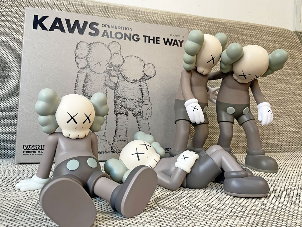 特集：KAWSの描くキャラクターアート✖✖ | 家具を売るならTOKYO